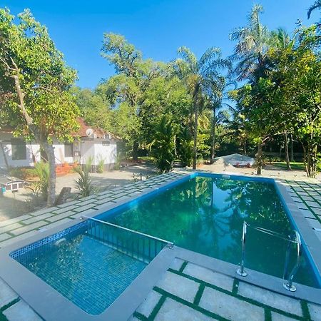 Babira Brookside Heritage Resort Кумараком Экстерьер фото