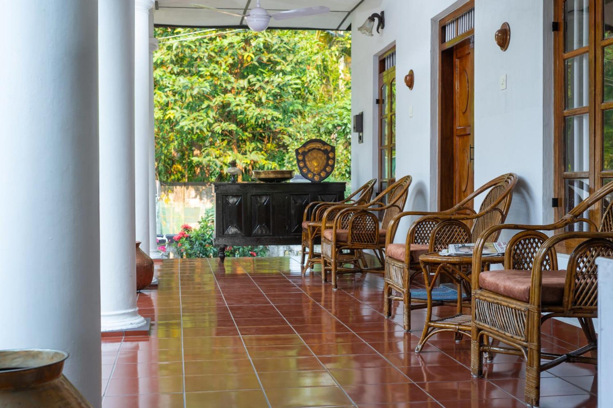 Babira Brookside Heritage Resort Кумараком Экстерьер фото