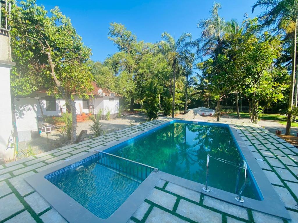 Babira Brookside Heritage Resort Кумараком Экстерьер фото