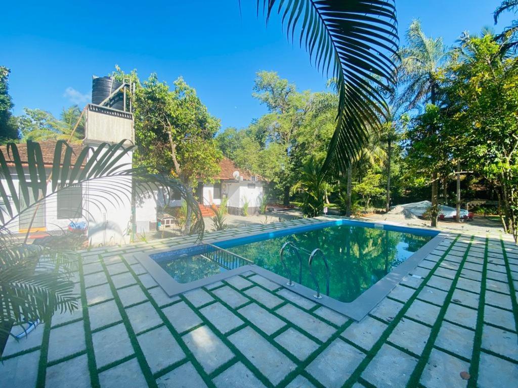 Babira Brookside Heritage Resort Кумараком Экстерьер фото