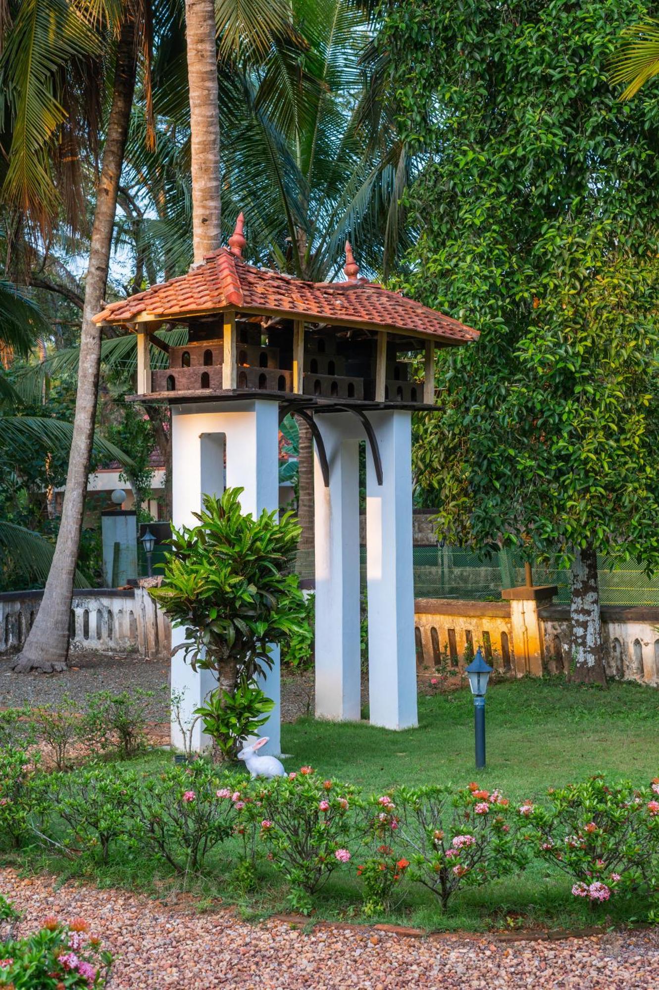Babira Brookside Heritage Resort Кумараком Экстерьер фото
