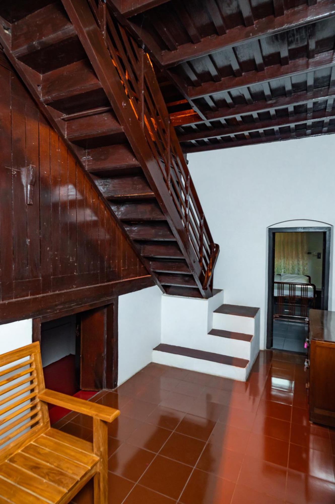 Babira Brookside Heritage Resort Кумараком Экстерьер фото