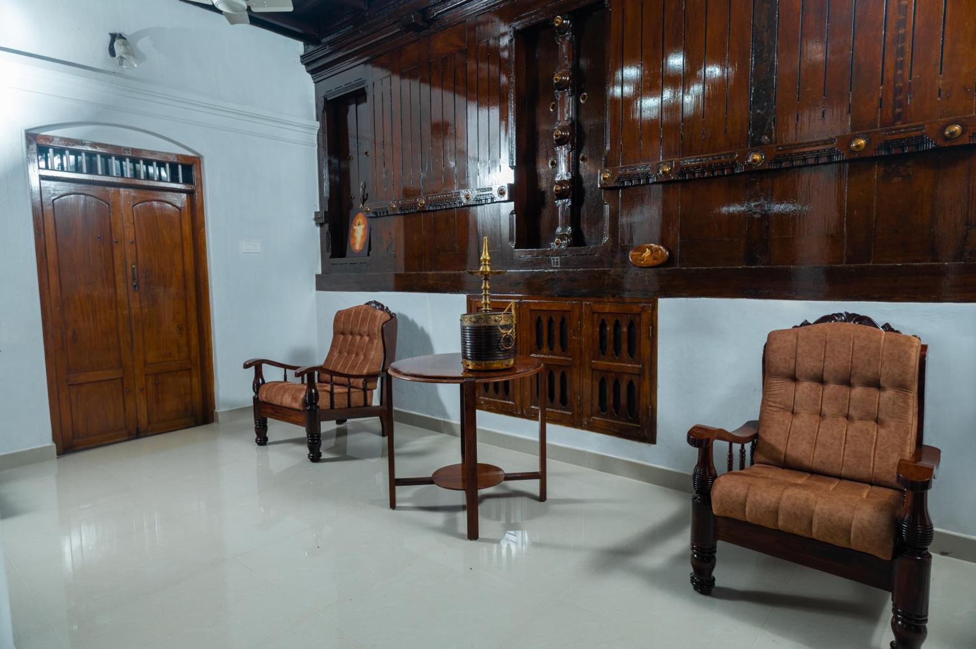Babira Brookside Heritage Resort Кумараком Экстерьер фото